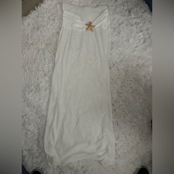Elegant White sheer beach coverup Dress with Starfish Accent in new condition. - Picture 1 of 4